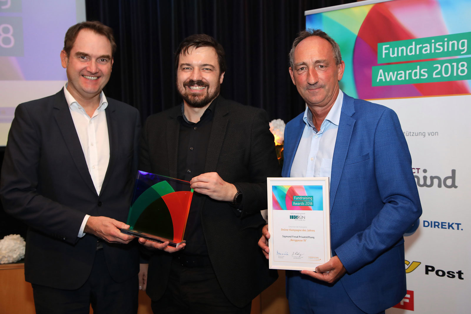 From left to right: Dr. Oliver Grün (GRÜN Software AG), Mag. Peter Nömaier (Sigmund Freud Private Foundation) and Dr. Günther Lutschinger (Fundraising Association Austria) at the award ceremony GRÜN Fundraising Awards. Photo: Ludwig Schedl