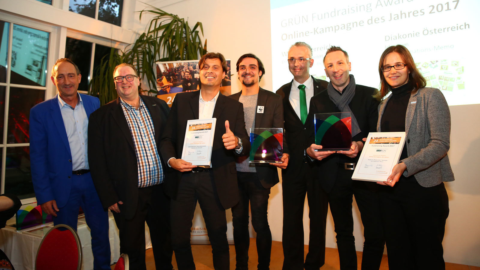 Ralph Backes (2.v.l.) und Joachim Sina (3.v.r.) übergaben die GRÜN Fundraising Awards an die glücklichen Gewinner.