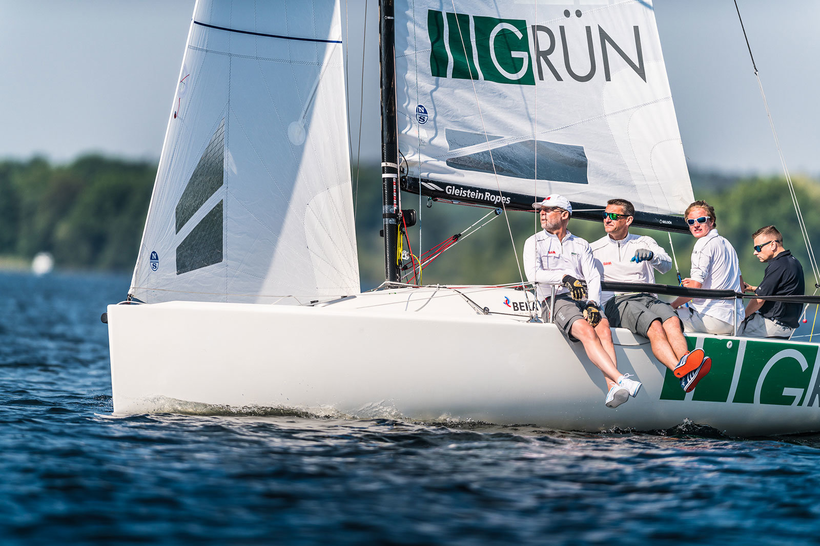 The  GRÜN Sailing team at the regatta of the Berlin Wannsee Week. Photo: Sören Eze