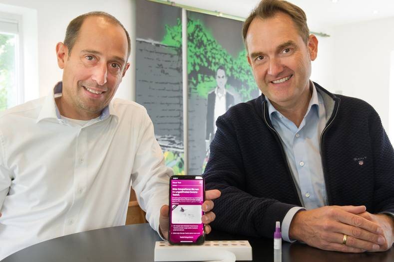 Präsentieren die Telemedizin-App HomeDX: Patrick Heinker (l.), Geschäftsführer der Digitalagentur Giftgrün, und Oliver Grün, Gründer und CEO der GRÜN Software Group. Foto: Heike Lachmann