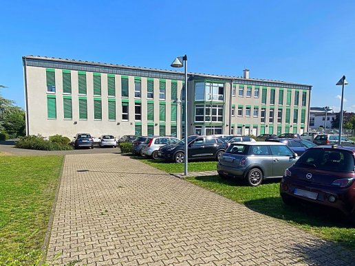 Combined office and data center GRÜN raw in Kreuzau.