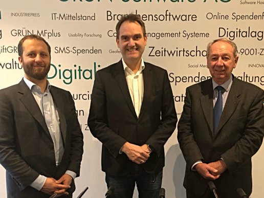 Der Vorstand der DIGITAL SME Alliance: Oliver Grün (Mitte), Vizepräsident Bruno Robine (rechts) und Generalsekretär Sebastiano Toffaletti (links).