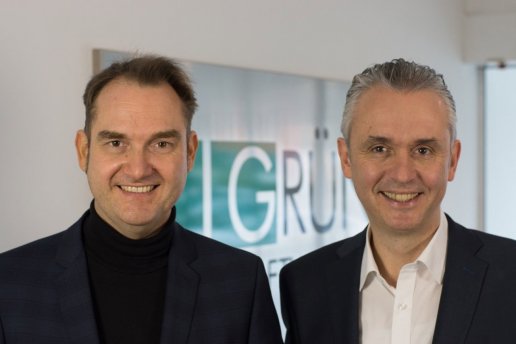 Dr. Oliver Grün (left), board member and CEO of GRÜN Software AG is pleased to announce that Joachim Sina (right) is a fundraising expert in the GRÜN-Group welcome.