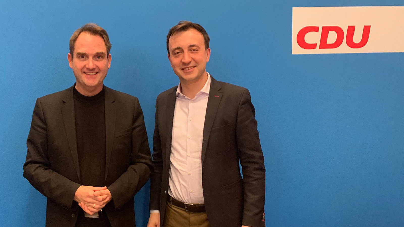 CDU Generalsekretär Paul Ziemiak (rechts) und GRÜN CEO Dr. Oliver Grün (links) bei einer Besprechung zum VEWA-Softwareprojekt in Berlin.