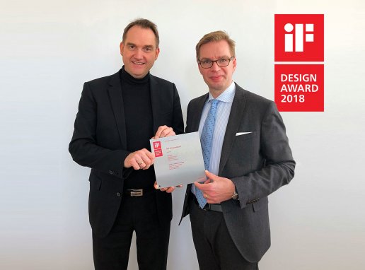 Dr. Oliver Grün (left), CEO of GRÜN Software AG and Reiner Holznagel, President of the Association of Tax Payers Germany e. V., with the iF Design Award 2018.