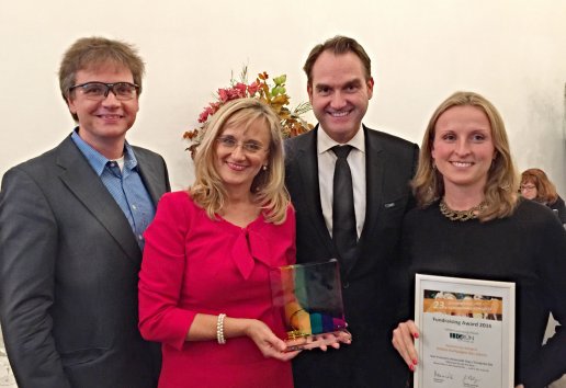 The GRÜN Fundraising Award 2016 was given to the University of Graz for the best online campaign of the year. Beatrice Weinelt (2nd from left) took the award from Klaus Schwarz (left) and Dr. Oliver Grün (3rd from left) opposite.