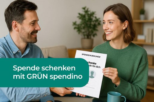 Zwei Personen überreichen sich eine Urkunde – spende schenken persönlich gestalten