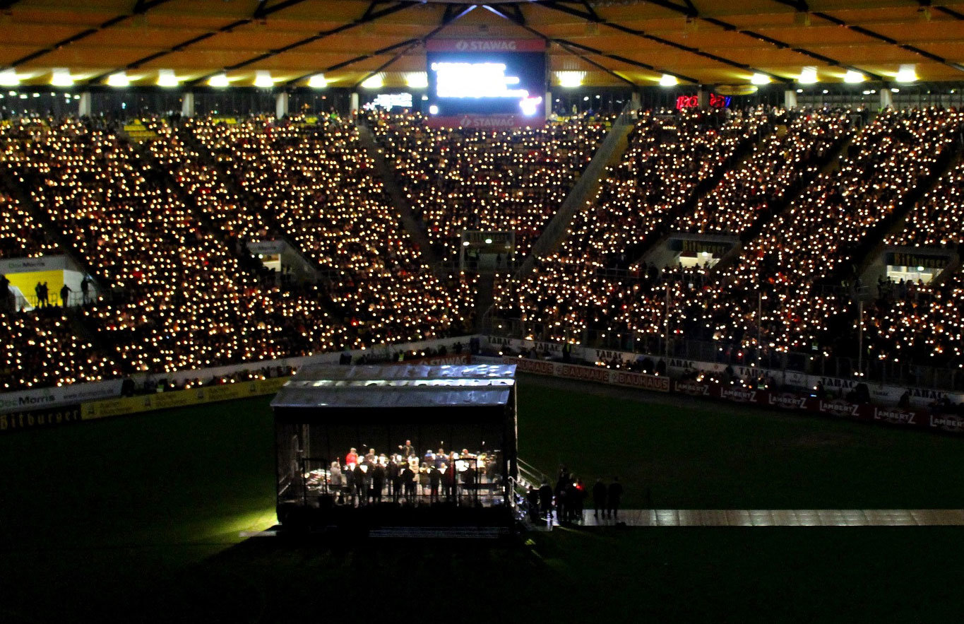 GRÜN Software AG as sponsor of the Christmas singing at the Tivoli in Aachen