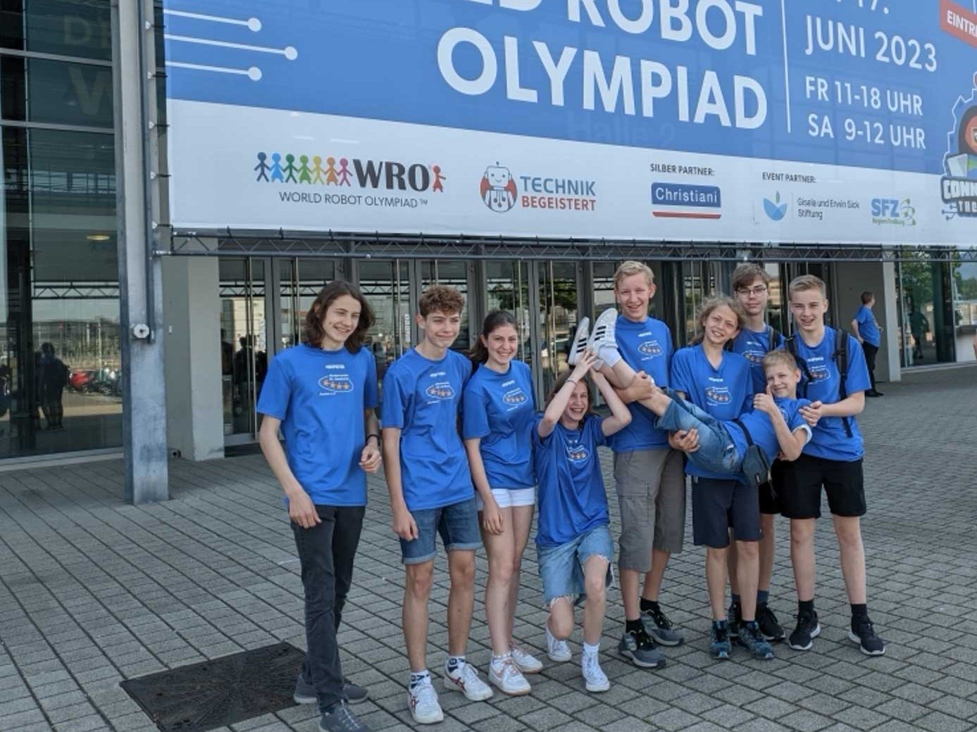 Das Team des St. Leonhard Gymnasiums Aachen beim Deutschlandfinale der World Robot Olympiad (WRO) in Freiburg.