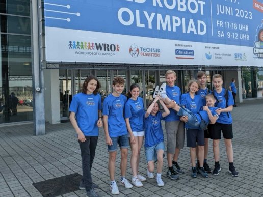 The team from St. Leonhard Gymnasium Aachen at the German finals of the World Robot Olympiad (WRO) in Freiburg.